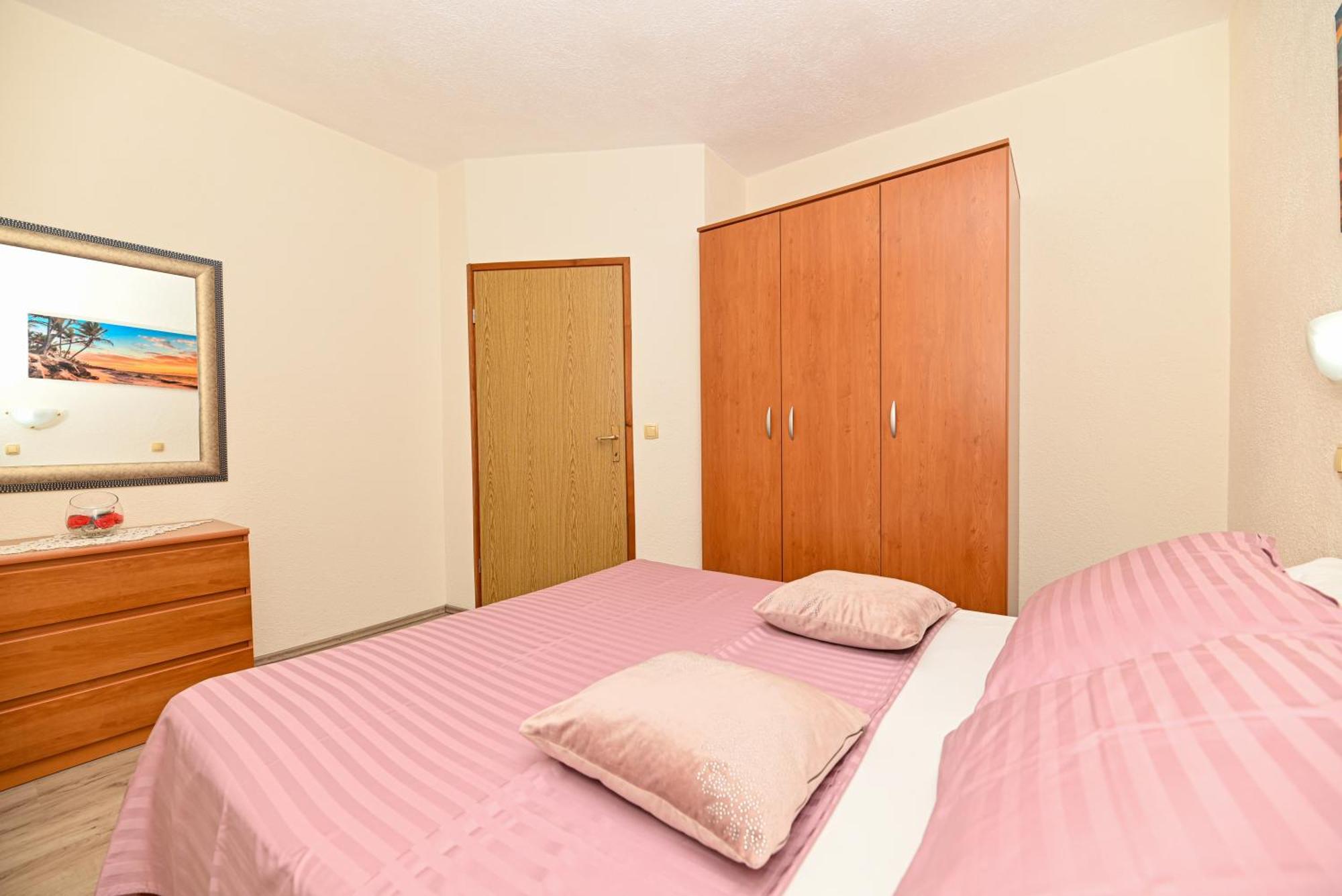 Apartments Patricia Trogir Bagian luar foto