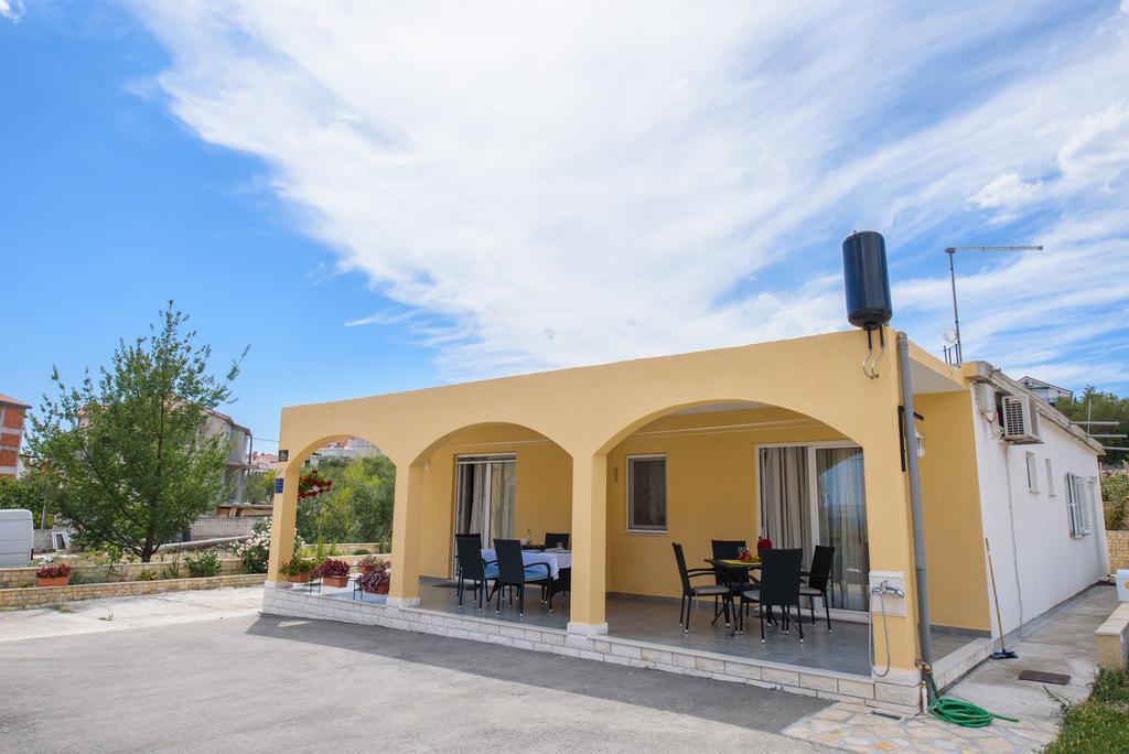 Apartments Patricia Trogir Bagian luar foto