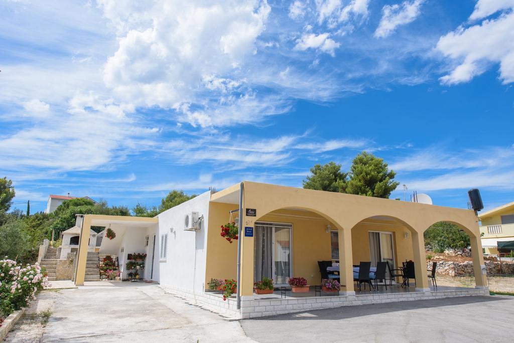 Apartments Patricia Trogir Bagian luar foto