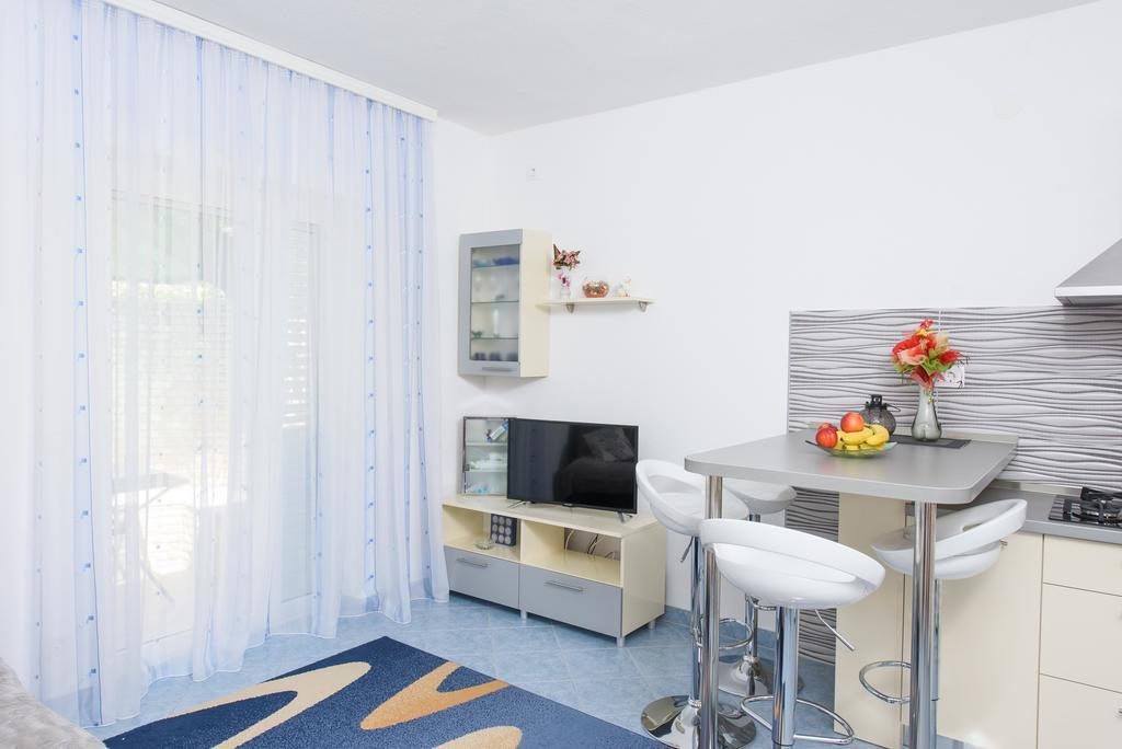 Apartments Patricia Trogir Bagian luar foto
